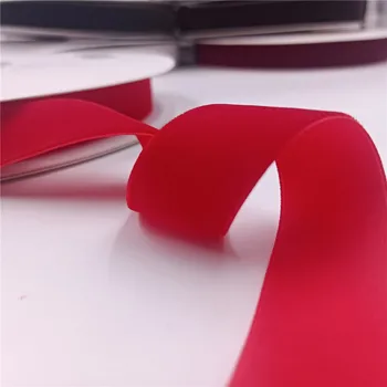 Червено кадифе лента от едната страна 25 мм за опаковане на подаръци ръчно изработени букети, украса за партита, Коледа Неэластичная
